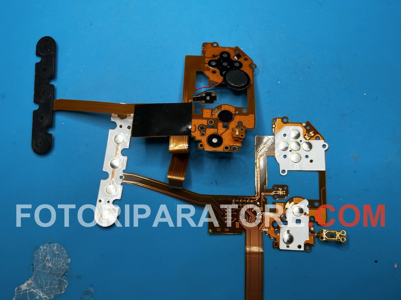 Flat dei comandi posteriori della Nikon D800E con le membrane di contatto smontate