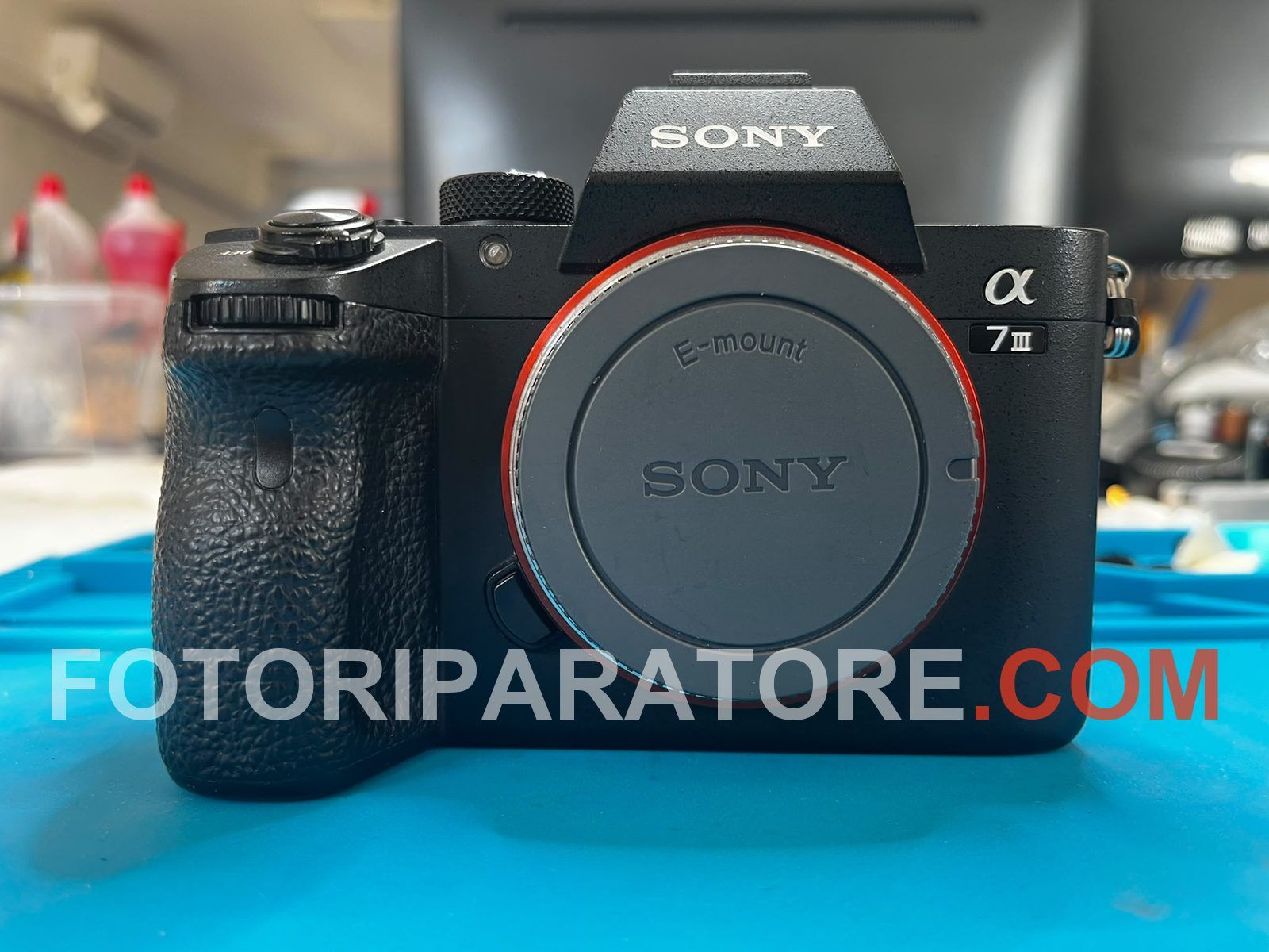 Sony A7 III dopo la sostituzione dell'otturatore: lamelle aperte e sensore pulito