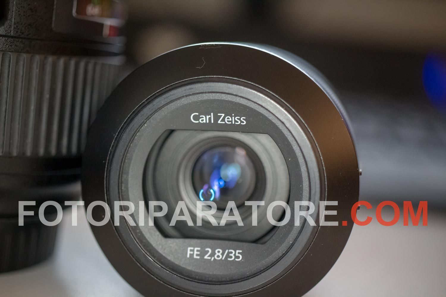 Carl Zeiss Planar 35mm F2 T Contax G: polvere interna e puntinatura