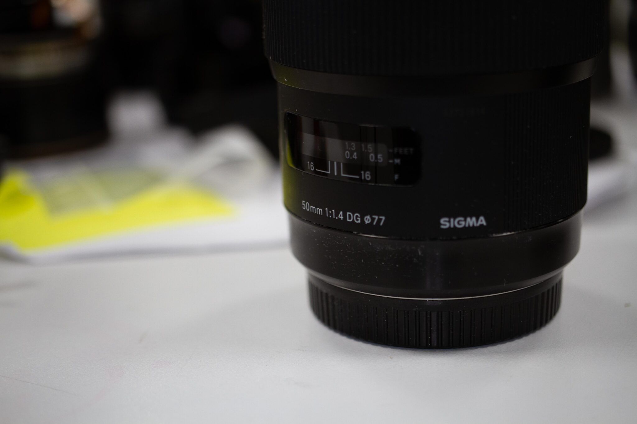 Leica 50mm F2 Summicron R con ghiera dura e polvere interna: ripristino e pulizia