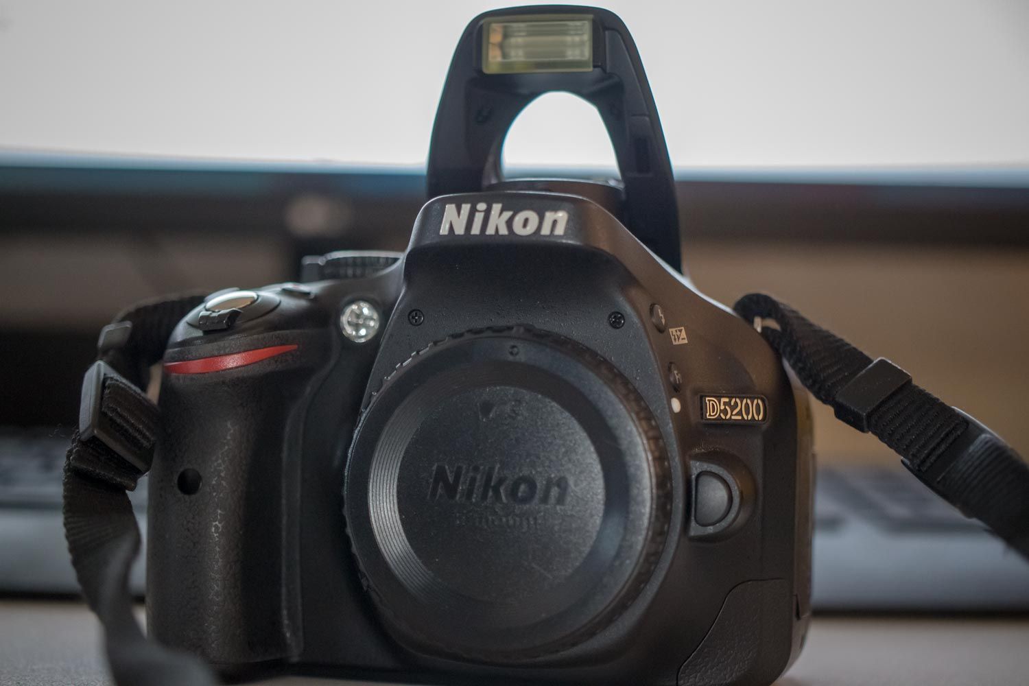 Flash di una Nikon D5200 che non scatta: sostituzione circuito flash