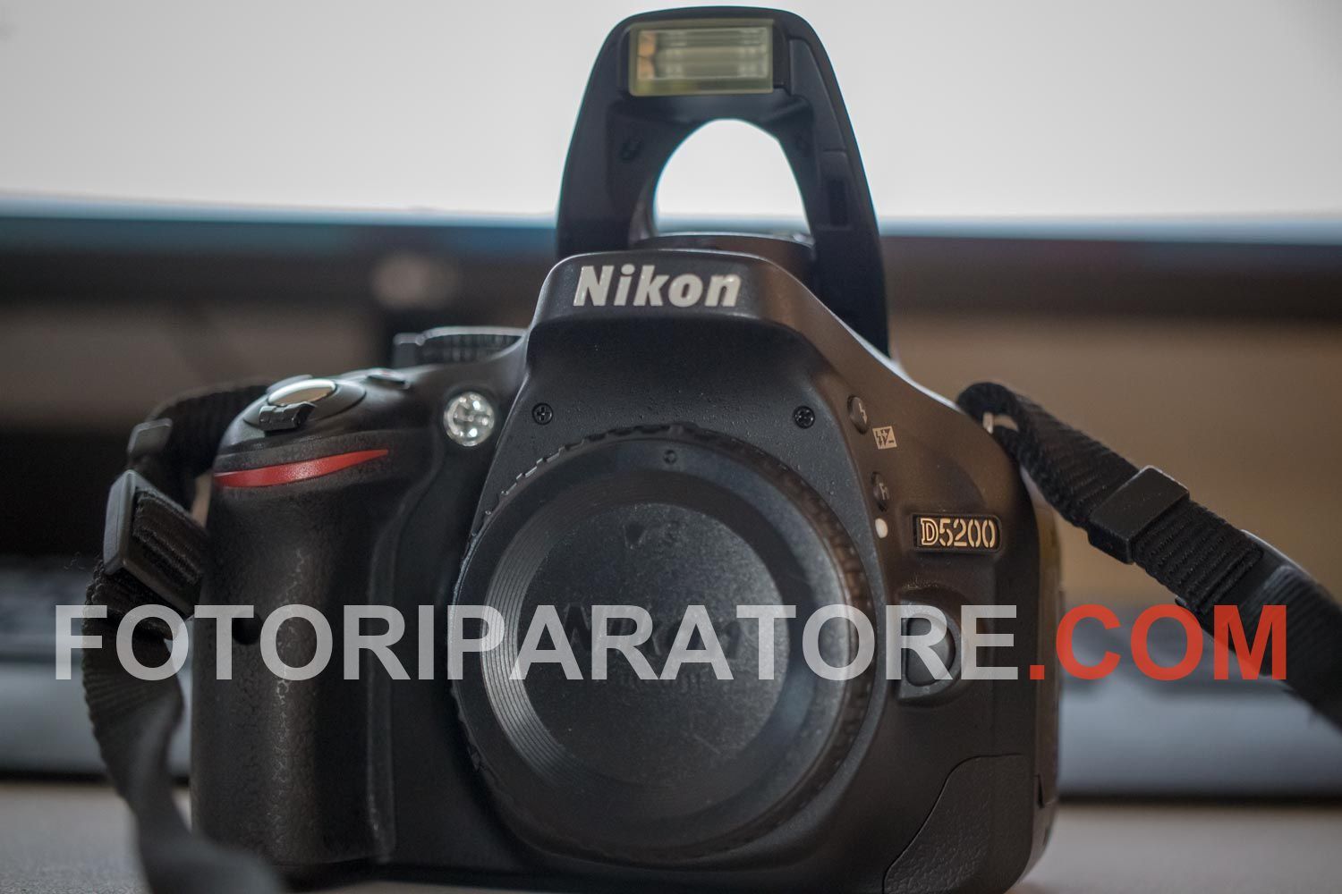 Flash di una Nikon D5200 che non scatta: sostituzione circuito flash