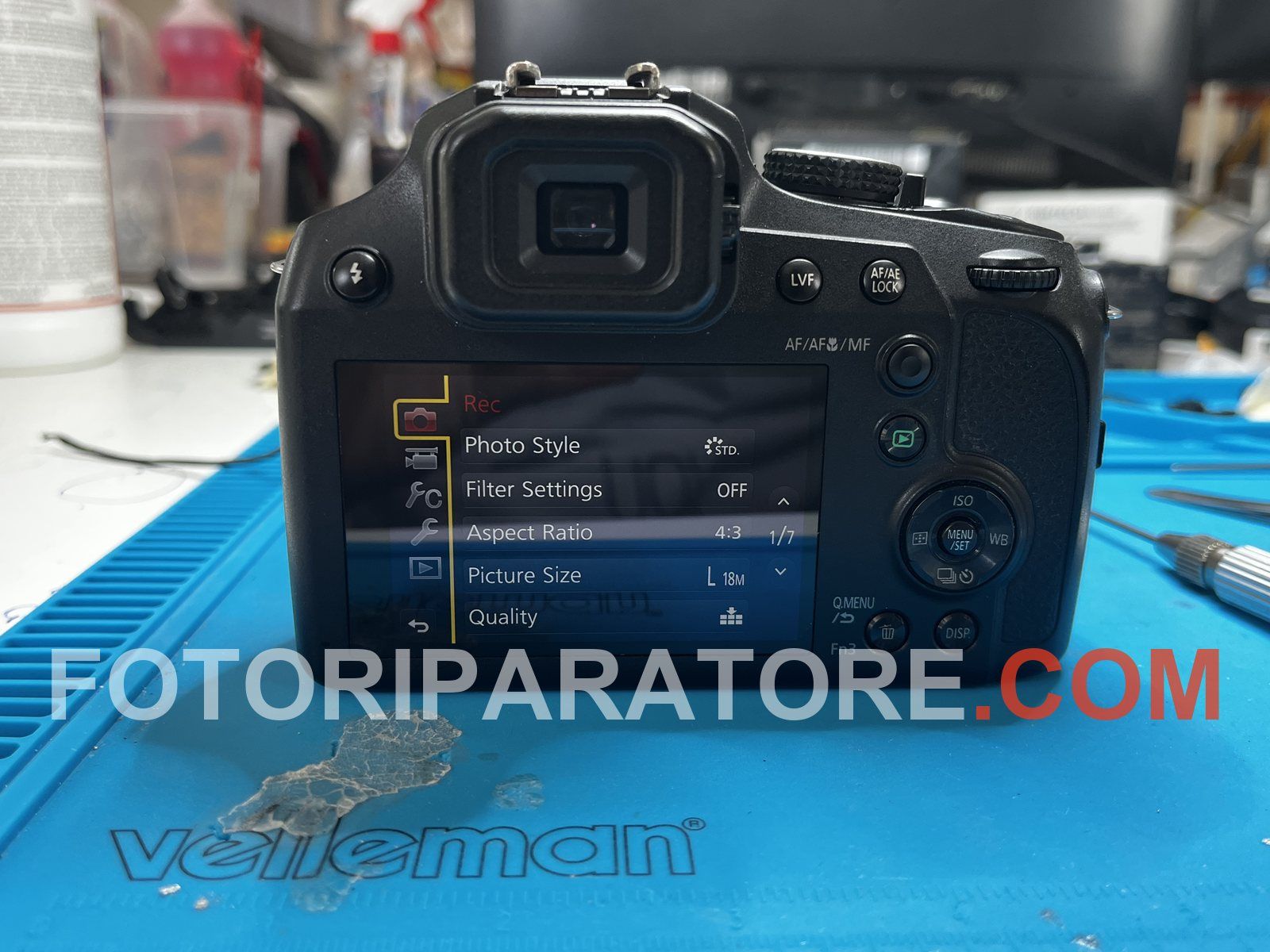 Panasonic FZ82 dopo la riparazione: display acceso e menu di scatto perfettamente leggibile