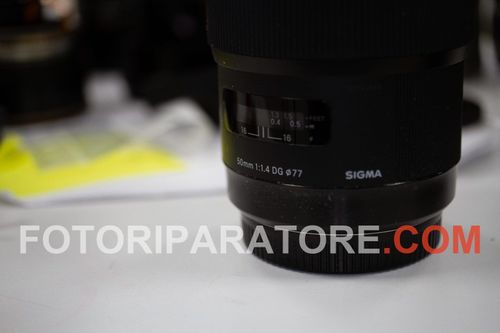 Leica 50mm F2 Summicron R con ghiera dura e polvere interna: ripristino e pulizia