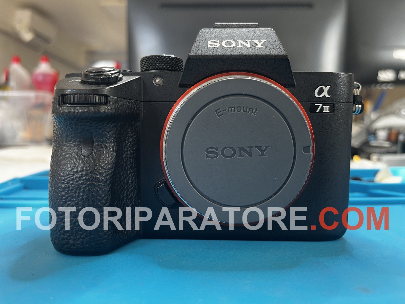 Sony A7 III dopo la sostituzione dell'otturatore: lamelle aperte e sensore pulito